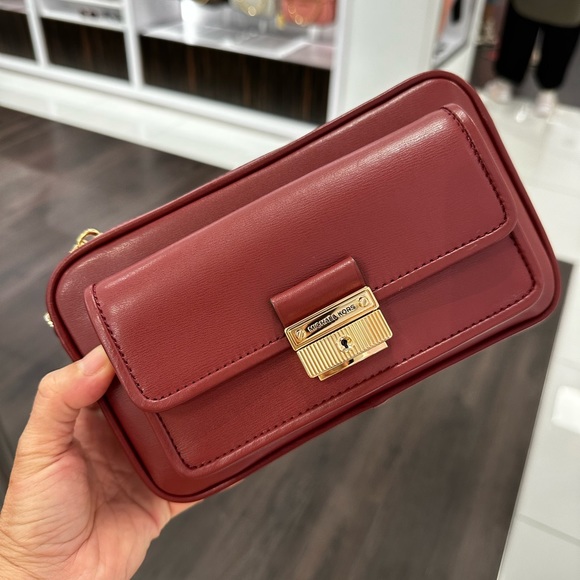 Michael Kors Bradshaw Medium Pocket Camera Crossbody, Multiple Options - Picture 2 of 13